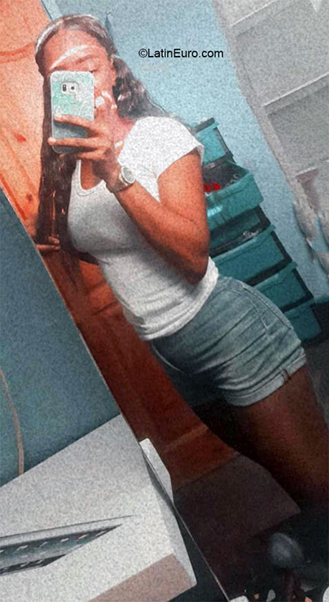 Date this gorgeous Dominican Republic girl Alexandra from Santo Domingo DO38091