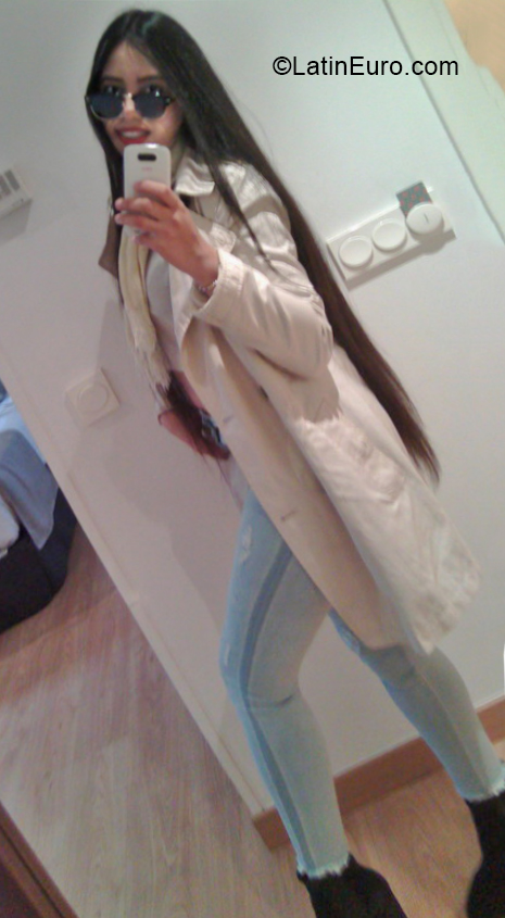 Date this attractive Venezuela girl Joselin from Caracas VE3195