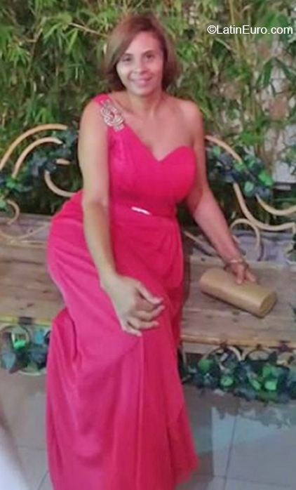 Date this happy Dominican Republic girl Antonia from Santiago DO38466