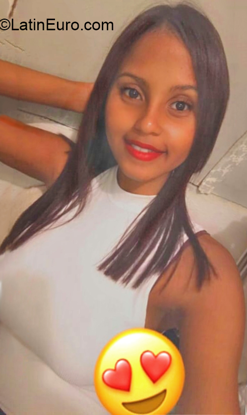 Date this hard body Dominican Republic girl Laura from Santo Domingo DO38194