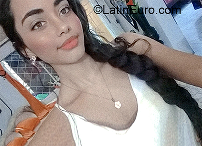 Date this exotic Colombia girl Yul from Cartagena CO27394