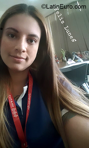 Date this pretty Venezuela girl Karime from Valencia VE3218