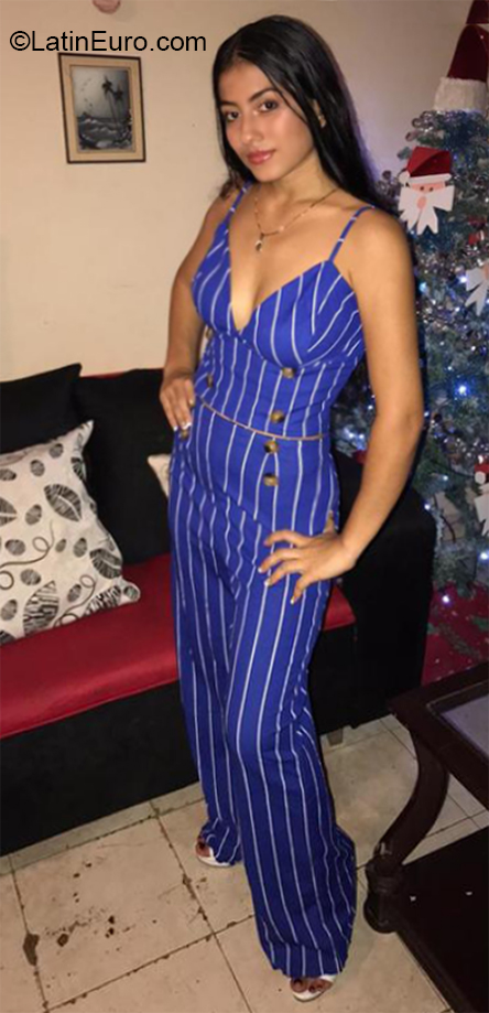 Date this funny Colombia girl Vanessa from Buenaventura Valle CO27478