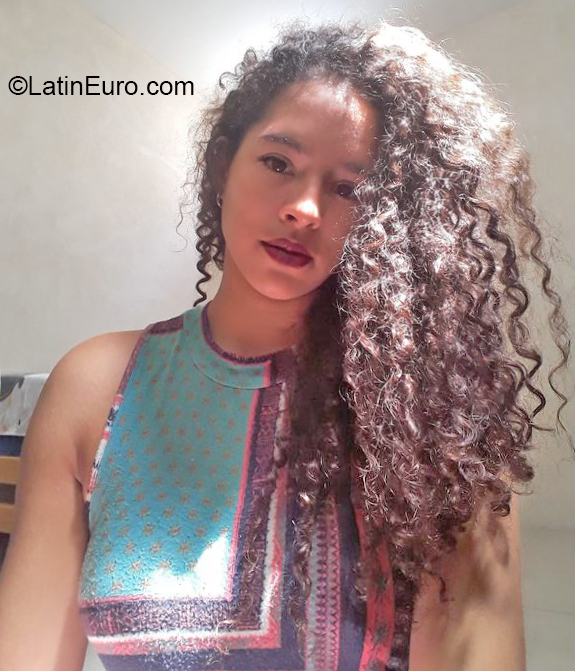 Date this good-looking Ecuador girl Genesis from Guayaquil EC693