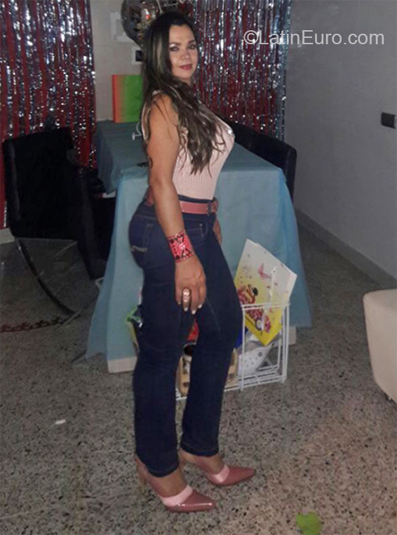Date this good-looking Colombia girl Luz from Medellin CO27548