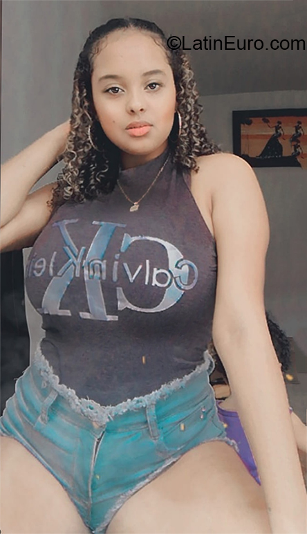 Date this exotic Colombia girl Sofia from Medellin CO27600