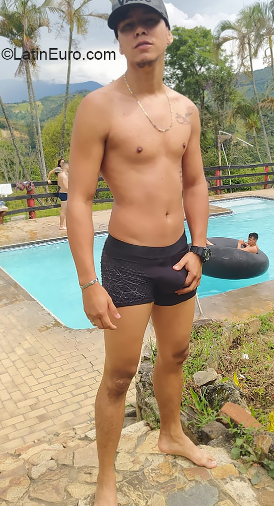 Date this fun Colombia man Giorge from Medellin CO27608