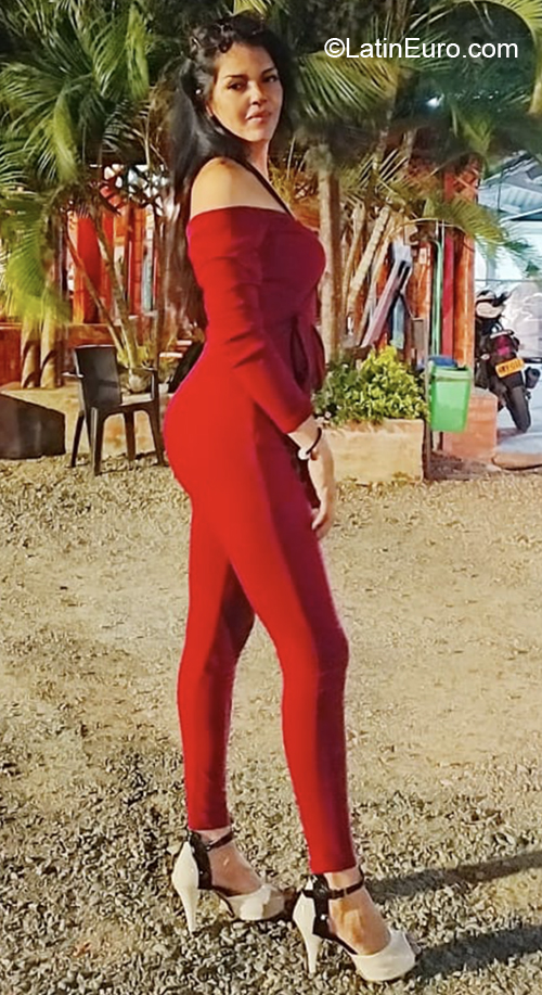 Date this beautiful Colombia girl Carolina from Cali CO27610
