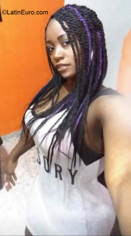 Date this foxy Colombia girl Nilsa from Cali CO27628