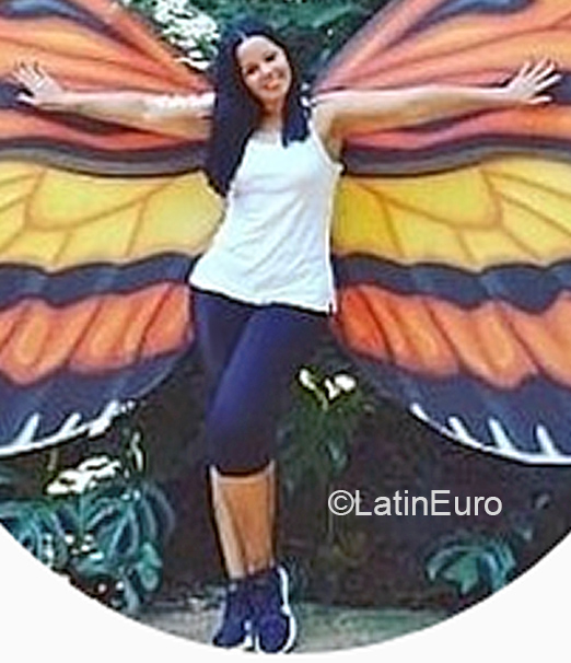 Date this happy Dominican Republic girl Yesica from Santo Domingo DO38320