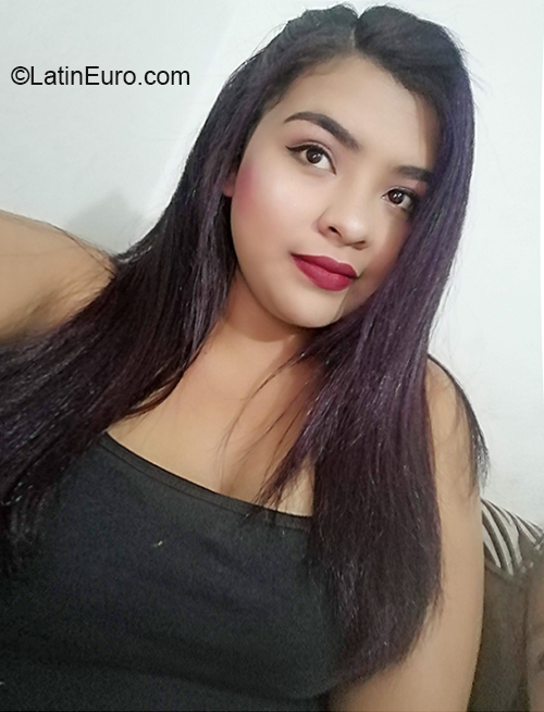 Date this charming Colombia girl Andrea from Medellin CO27652