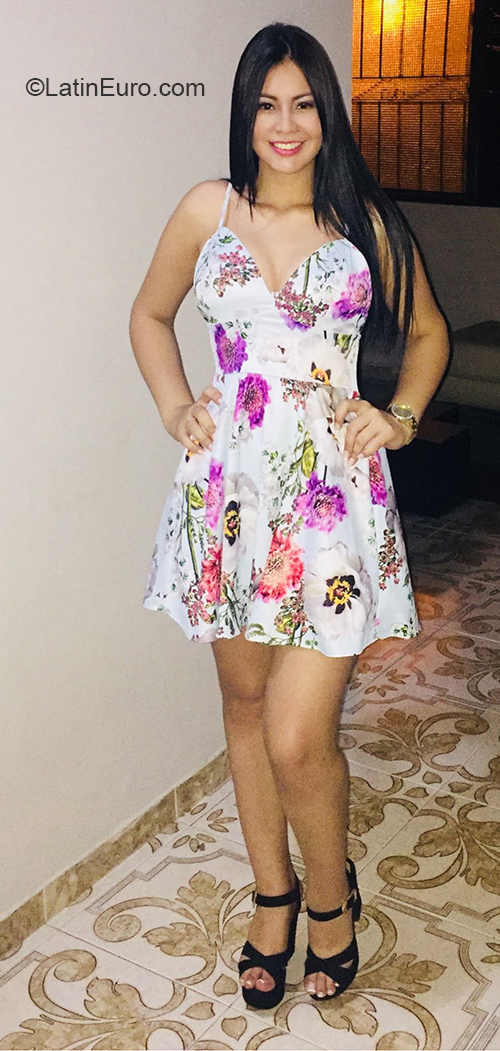 Date this lovely Colombia girl Daniela from Bogota CO27695