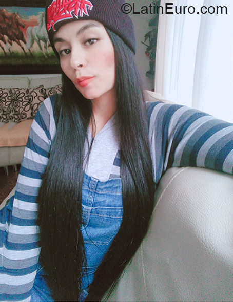 Date this delightful Colombia girl Andrea from Bogota CO27716