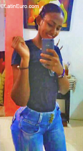Date this tall Colombia girl Camille from Cartagena CO27755