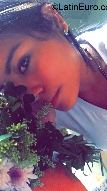 Date this attractive Colombia girl Angie from Cali CO27759