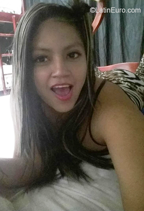 Date this sultry Ecuador girl Lili from Guayaquil EC555