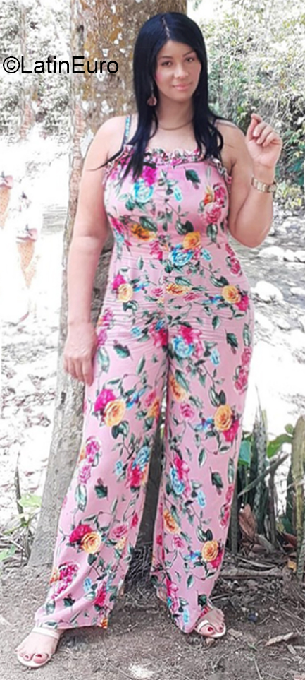 Date this georgeous Dominican Republic girl MARITZA from Santo Domingo DO38425