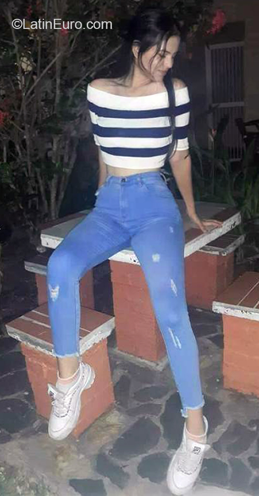 Date this georgeous Venezuela girl Josmari from Trujillo VE3327