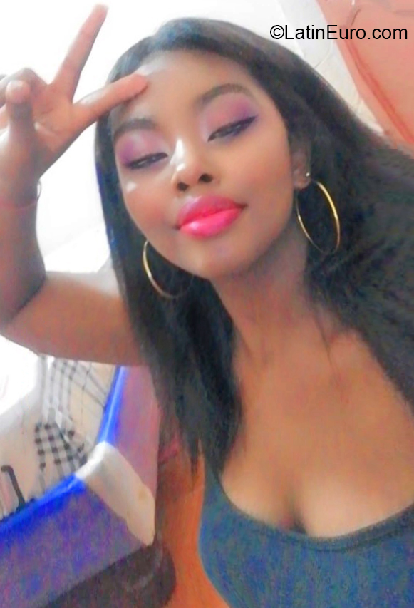 Date this beautiful Colombia girl Angela from Ibaque CO27956