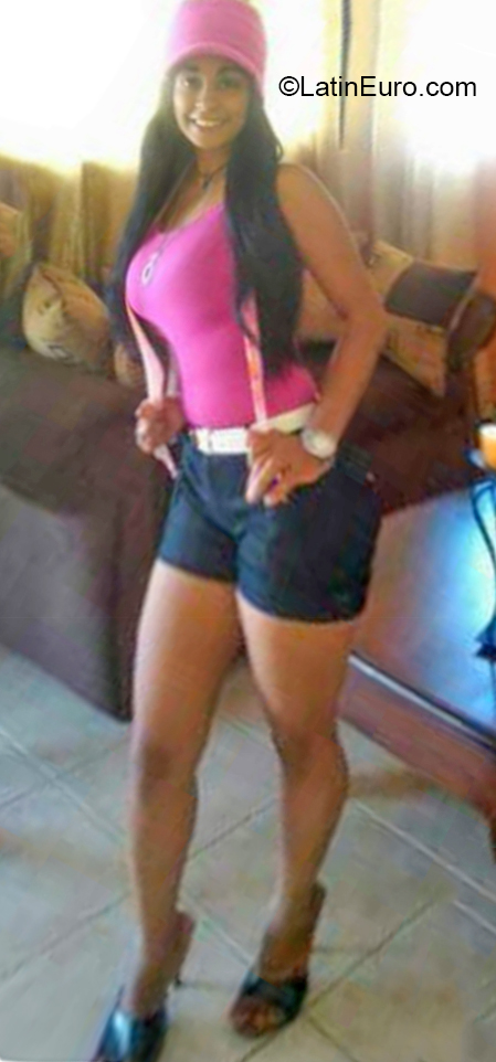 Date this good-looking Dominican Republic girl Yudelka from Santiago DO38481