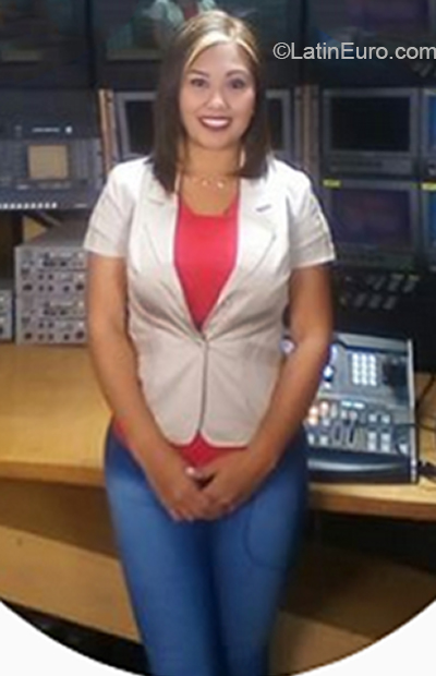Date this happy Venezuela girl Ariana from Porlamar VE3354