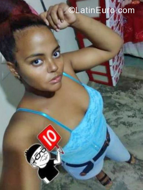 Date this foxy Dominican Republic girl Delvania from Bonao DO38504