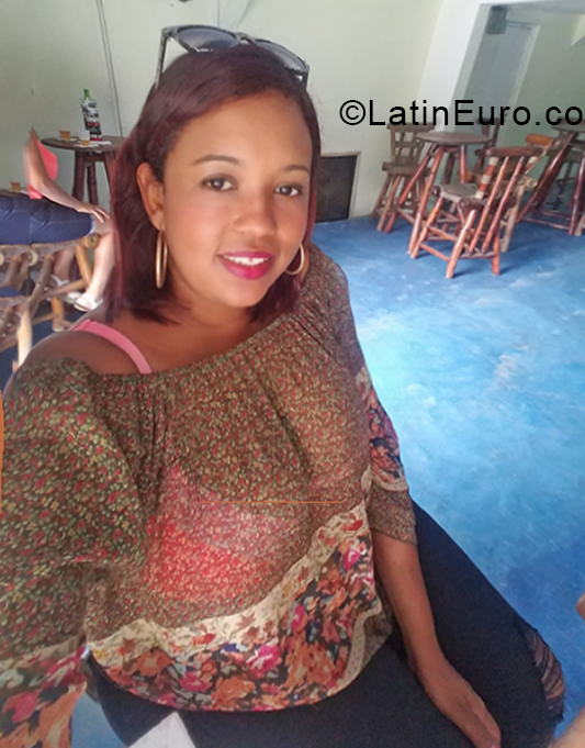 Date this tall Dominican Republic girl Gabriela from Santo Domingo DO38520