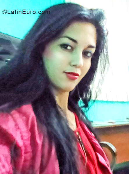 Date this passionate Cuba girl Veronica from Havana CU710