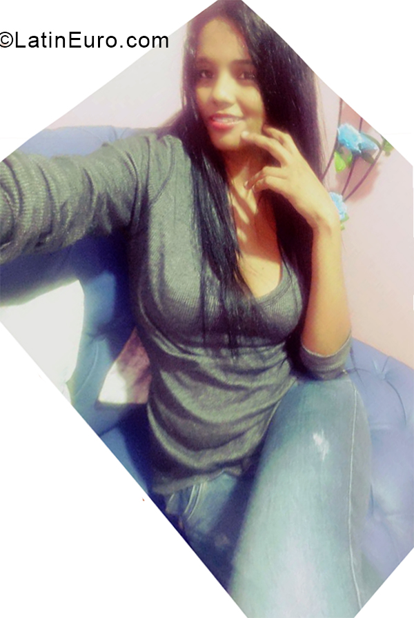Date this tall Colombia girl La Flaca from Bucaramanga CO28218