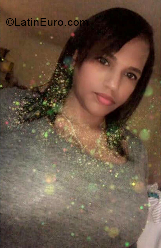 Date this foxy Dominican Republic girl Brigi from Santo Domingo DO38544