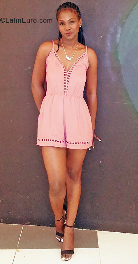 Date this gorgeous Dominican Republic girl Claudia from La Romana DO38560