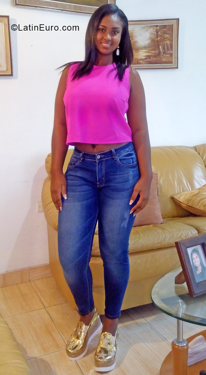 Date this charming Venezuela girl Narym from Valencia VE3392