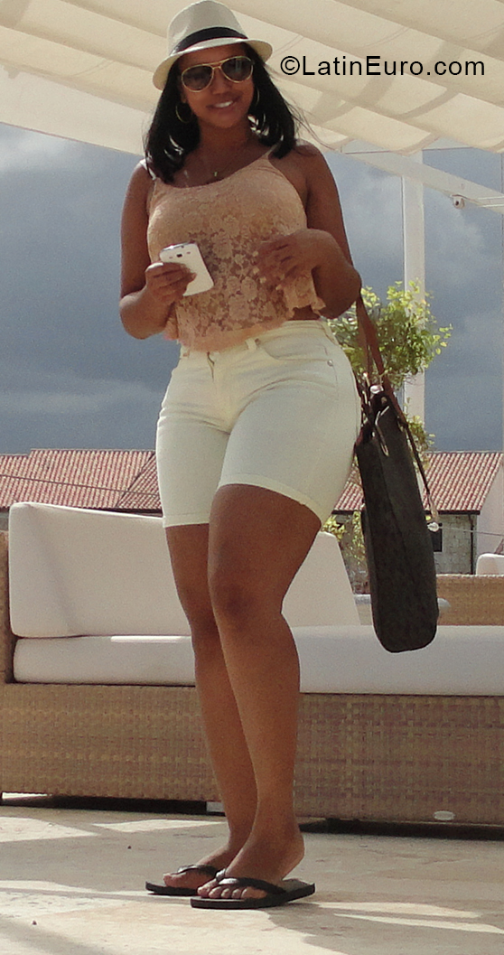 Date this funny Dominican Republic girl Yen from Santo Domingo DO38573