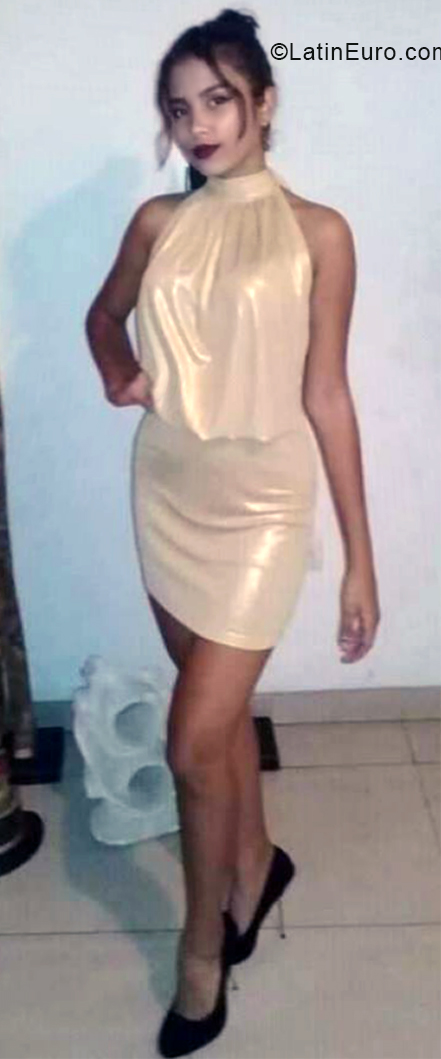 Date this passionate Venezuela girl Vanessa from Valencia VE3407