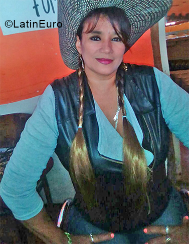 Date this happy Colombia girl Gloria from Manizales CO28357