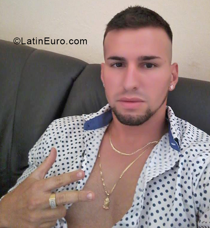 Date this foxy Chile man Angel from Lautaro CL192