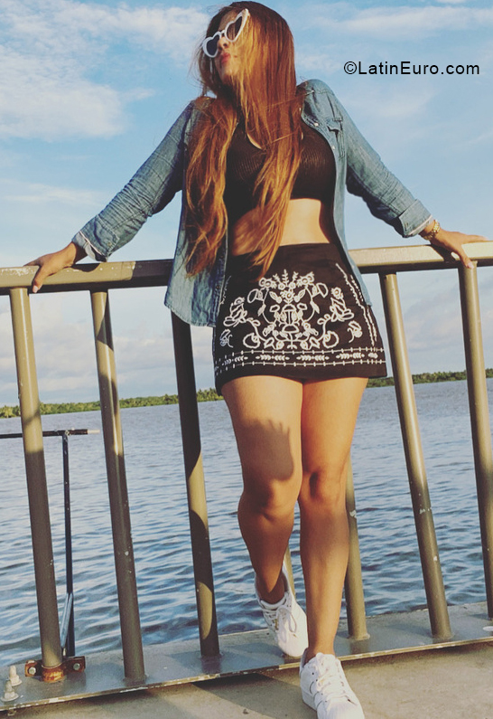 Date this foxy Colombia girl Siuli from Barranquilla CO28399