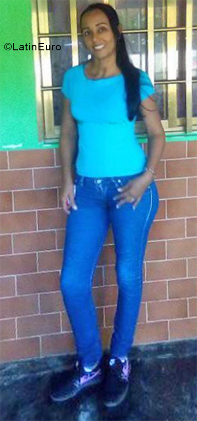 Date this foxy Venezuela girl Alejandra from Ribero VE3445