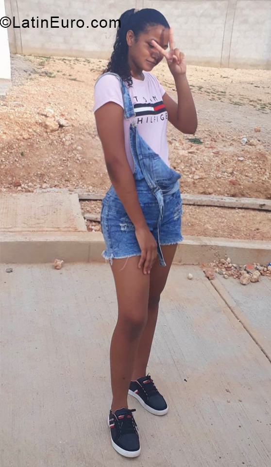 Date this hot Colombia girl Naleth from Cartagena CO28448