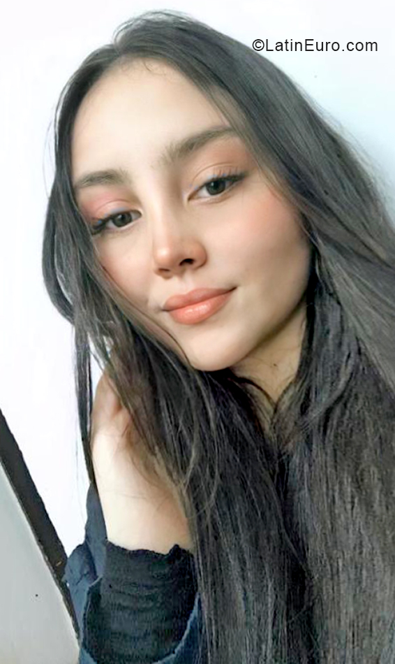 Date this voluptuous Colombia girl Juli from Bogota CO29706