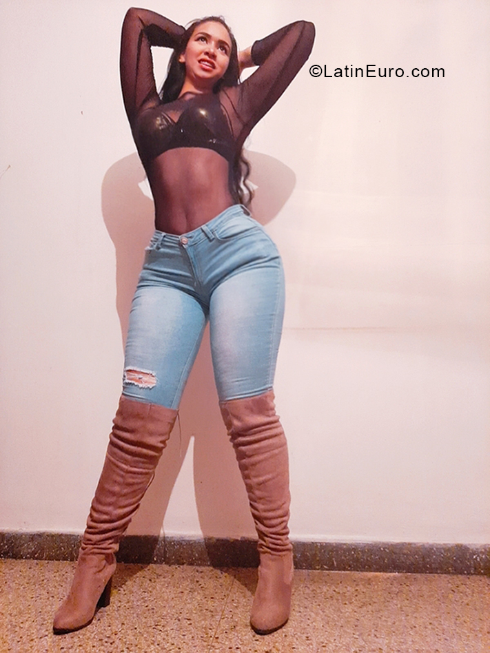 Date this exotic Venezuela girl Michell from Valencia VE3475