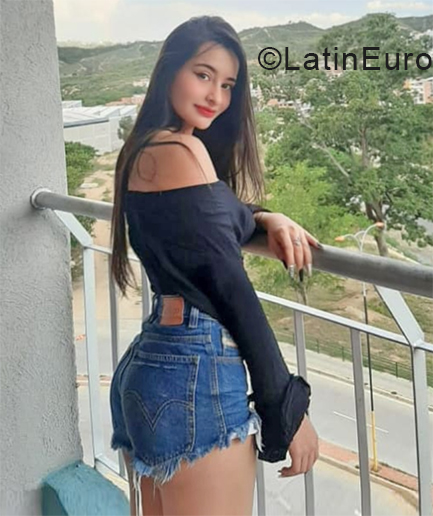 Date this funny Dominica girl Isabella from  DM207