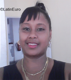 Date this pretty Cuba girl Kirenia from Sanriago De Cuba CU727