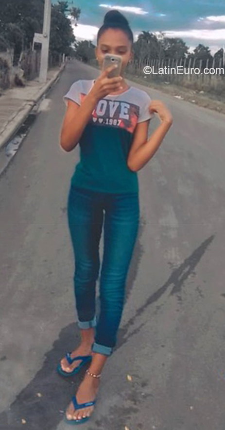 Date this good-looking Dominican Republic girl Gabriela from Sanchez Ramires DO38817