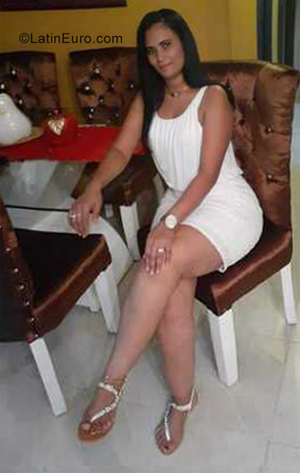 Date this pretty Dominican Republic girl Maricely from Santiago DO38867