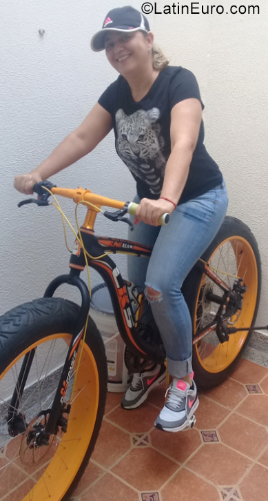 Date this young Colombia girl Maria from Pereira CO28752