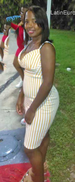 Date this sultry Dominican Republic girl Karina from Santo Domingo DO38897