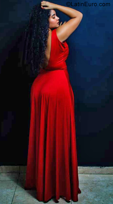 Date this charming Colombia girl Emma from Cali CO28796