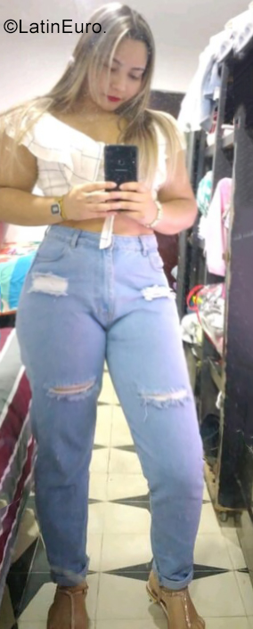 Date this beautiful Colombia girl Yandra from Barranquilla CO28813