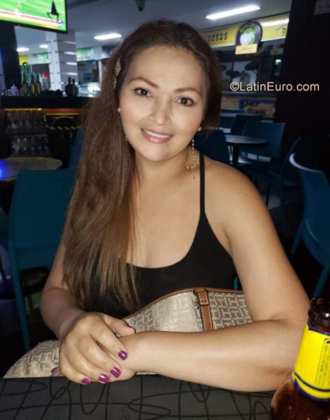 Date this beautiful United States girl Yamile from Miami CO29539